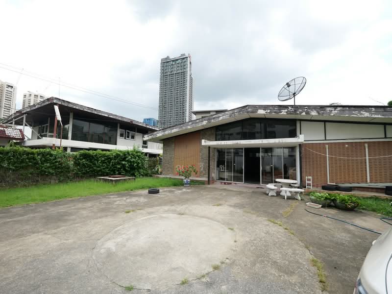 ขายที่ดินเอกมัย 30 แยก 3 แถมแปลนสร้างโรงแรม 5 ชั้น ขายที่ดิน 298 ตร.วา เชื่อม เอกมั้ย 22, 28, Bangkok, เอกมัย 30 แยก 3, Khlong Tan Nua, Watthana, Bangkok, , 1,192 sqm, Land For Sale, by คุณริช, 60170720 - DDproperty.com