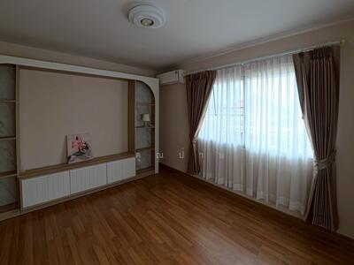 ขาย - Baan Klang Suan : บ้านกลางสวน, ชลบุรี