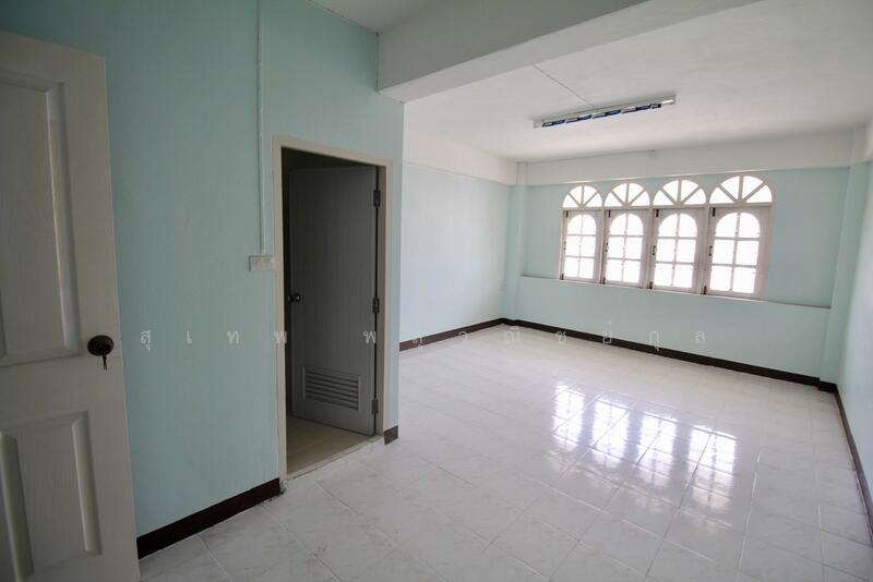 : 6-Storey Shophouse (2 Units), Newly Painted Total price for both units: only 7.5 million THB, Rayong, สุขุมวิท, Choeng Noen, Muang Rayong, Rayong, , 1,000 sqm, Shophouse For Sale, by สุเทพ พสุวณิชย์กุล, 60170830 - DDproperty.com