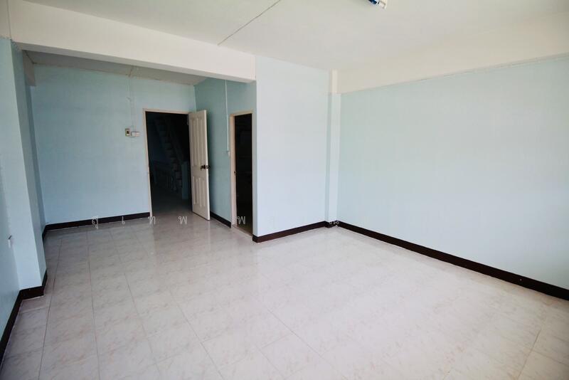 : 6-Storey Shophouse (2 Units), Newly Painted Total price for both units: only 7.5 million THB, Rayong, สุขุมวิท, Choeng Noen, Muang Rayong, Rayong, , 1,000 sqm, Shophouse For Sale, by สุเทพ พสุวณิชย์กุล, 60170830 - DDproperty.com