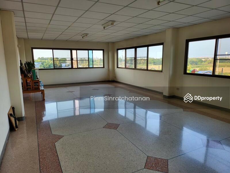 For Sale - Urgent Sale! Commercial Building with Land [Parking for 200 Cars], Right on Highway 347, Pathum Thani