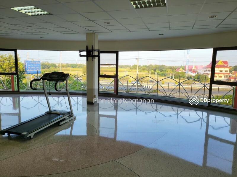 For Sale - Urgent Sale! Commercial Building with Land [Parking for 200 Cars], Right on Highway 347, Pathum Thani