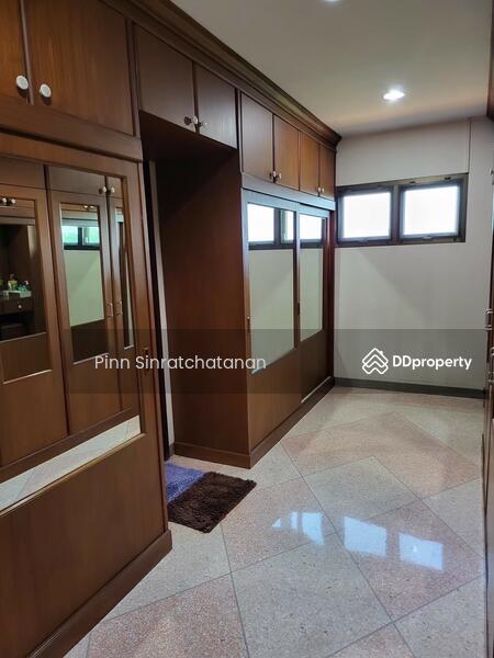 For Sale - Urgent Sale! Commercial Building with Land [Parking for 200 Cars], Right on Highway 347, Pathum Thani