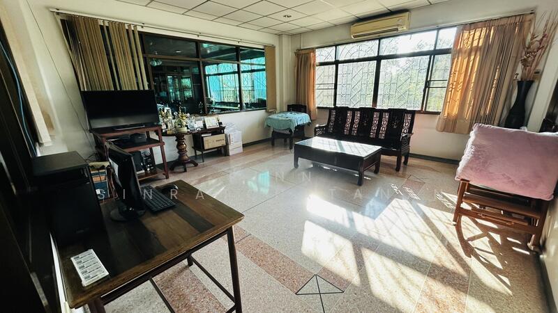 Land with buildings Sam Khok Pathum Thani: 16 rai on highway 347, Pathum Thani, Chiang Rak Yai, Sam Khok, Pathum Thani, , 26,996 sqm, Land For Sale, by Pinn Sinratchatanan, 60171043 - DDproperty.com