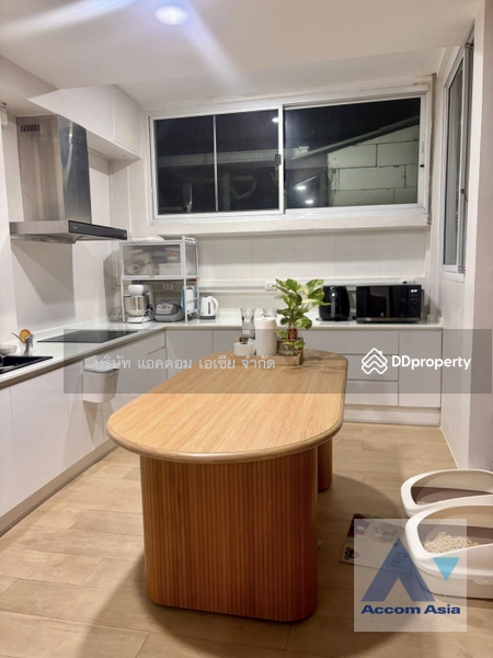 ให้เช่า - Pet friendly 3 Bedrooms Townhouse for Rent in Ratchadaphisek, Bangkok near MRT Huai Khwang, กรุงเทพ