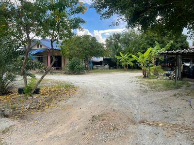 ขาย - ที่ดินพร้อมบ้าน เหมือง ถนนข้าวหลาม, ชลบุรี