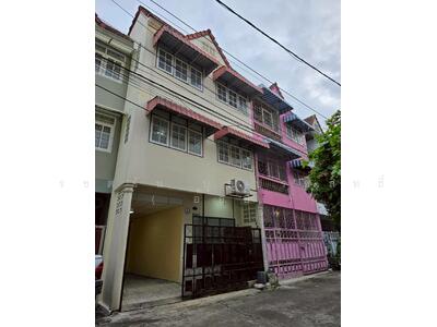 ขาย - ขายทาวน์เฮ้าส์ทำเลดี 3 ชั้น 21ตร.วา ซ.ศิริไพลิน จรัญสนิทวงศ์ 75 (แยก 19) หลัง สน.นครบาลบางพลัด, กรุงเทพ