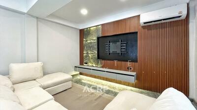 ขาย - ให้เช่าบ้าน 5 ชั้นหรู ใจกลางกรุงเทพฯ ทองหล่อซอย 25 ใกล้บีทีเอส ใกล้โรงพยาบาลสมิติเวช, กรุงเทพ