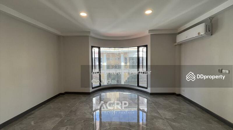 For Sale - ให้เช่าบ้าน 5 ชั้นหรู ใจกลางกรุงเทพฯ ทองหล่อซอย 25 ใกล้บีทีเอส ใกล้โรงพยาบาลสมิติเวช, Bangkok