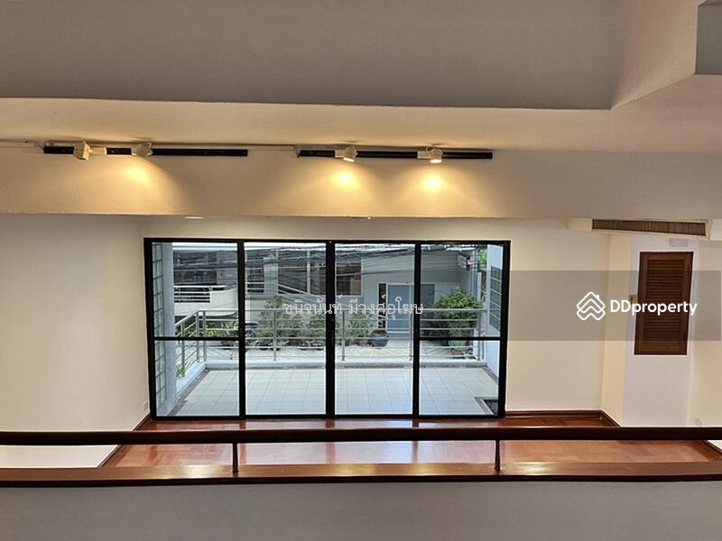 For Sale - Town House 33 sqw for Home Office in Prime Ploenchit For Sale or Rent, Bangkok