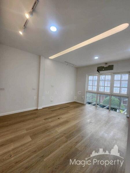 Commercial building in Kasem San Alley, Bangkok, Wang Mai, Pathum Wan, Bangkok, , 250 sqm, Shophouse For Rent, by Magic Property, 60173481 - DDproperty.com