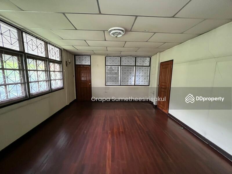 ให้เช่า - 4-Br House near BTS Thong Lor, กรุงเทพ