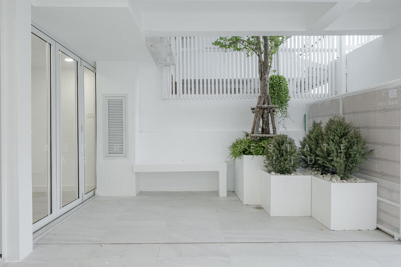 [ขาย] ราคาดี บ้านทาวน์เฮ้าส์ 3 ชั้น ดีไซน์โมเดิร์น ซอยปรีดี 42, Bangkok, Khlong Tan Nua, Watthana, Bangkok, 4 Bedrooms, 250 sqm, Townhouse For Sale, by Aspire Real Estate Agency Co., Ltd., 60174051 - DDproperty.com