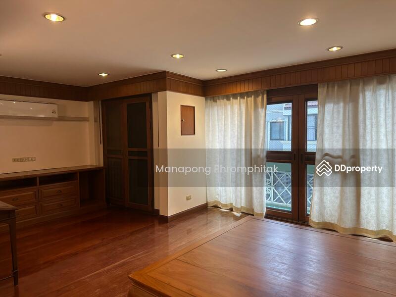 For Rent - 3-Bedroom Townhouse, Bangkok