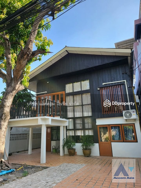 ให้เช่า - Home Office 3 Bedrooms House for Rent in Ratchadaphisek, Bangkok near MRT Sutthisan, กรุงเทพ