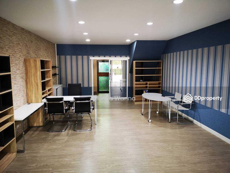 For Rent - 3-Bedroom Townhouse, Bangkok