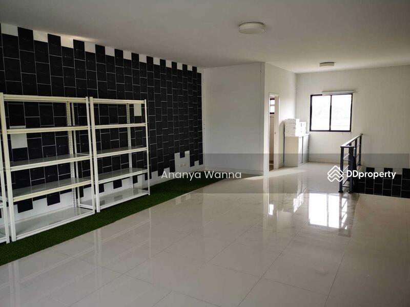 For Rent - 3-Bedroom Townhouse, Bangkok