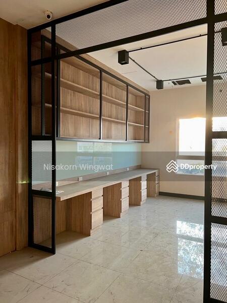 For Sale - 4-Bedroom Townhouse, Bangkok