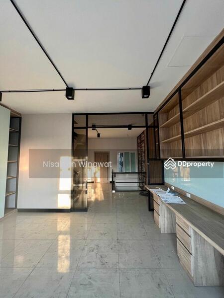 For Sale - 4-Bedroom Townhouse, Bangkok