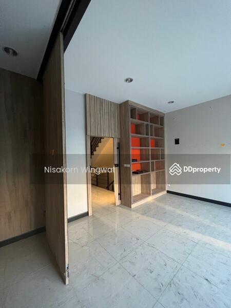 For Sale - 4-Bedroom Townhouse, Bangkok