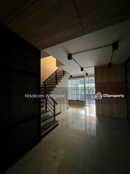 For Sale - 4-Bedroom Townhouse, Bangkok