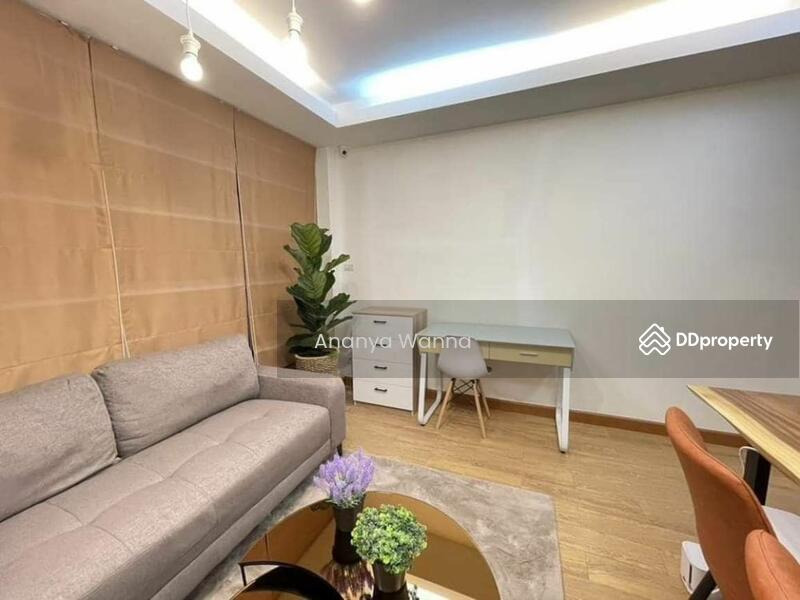For Rent - 4-Bedroom Townhouse, Bangkok