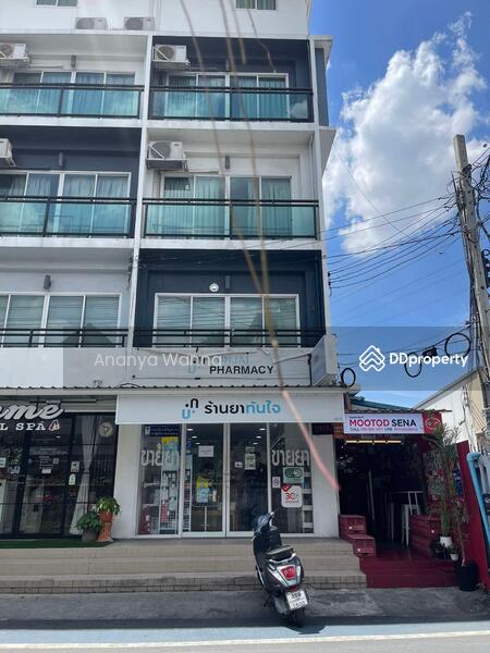 For Rent - 4-Bedroom Townhouse, Bangkok