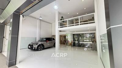 ขาย - ขายอาคารพาณิชย์ เพชรเกษม 81 ตึกแถว 4ชั้นครึ่ง พร้อมตกแต่งทั้งหลัง, กรุงเทพ