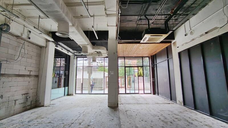 For Rent - Retail 84 sqm. Ground Floor Sukhumvit 39 BTS Phrom Phong, Bangkok