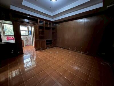 ขาย - Nonthaburi Community Housing Project 1 : เคหะชุมชนนนทบุรี 1, นนทบุรี
