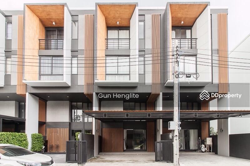 For Rent - 4-Bedroom Townhouse, Bangkok