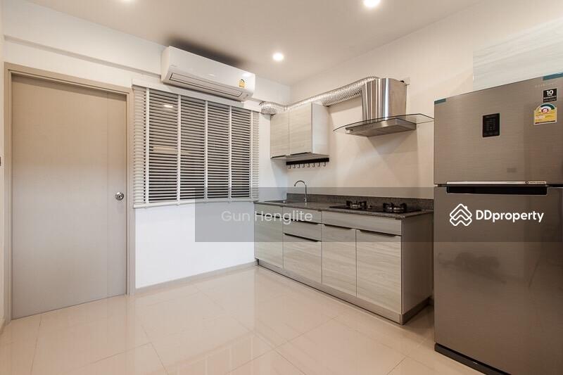 For Rent - 4-Bedroom Townhouse, Bangkok