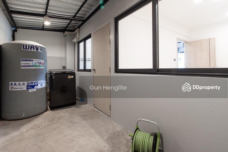 For Rent - 4-Bedroom Townhouse, Bangkok