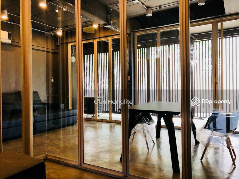 For Rent - 5-Bedroom Townhouse, Bangkok