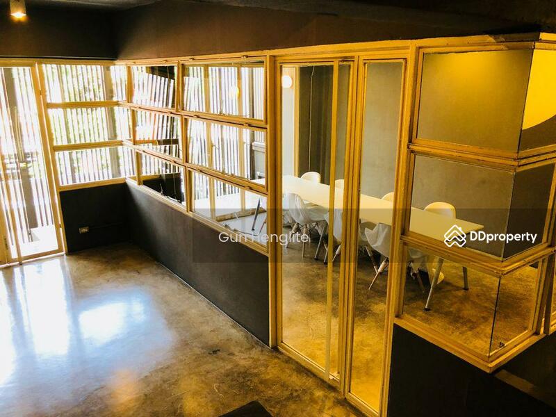 For Rent - 5-Bedroom Townhouse, Bangkok