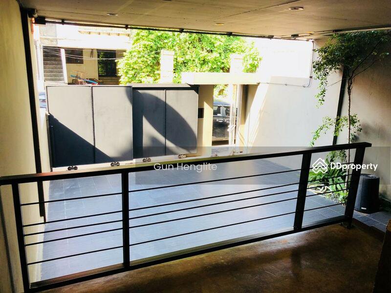 For Rent - 5-Bedroom Townhouse, Bangkok