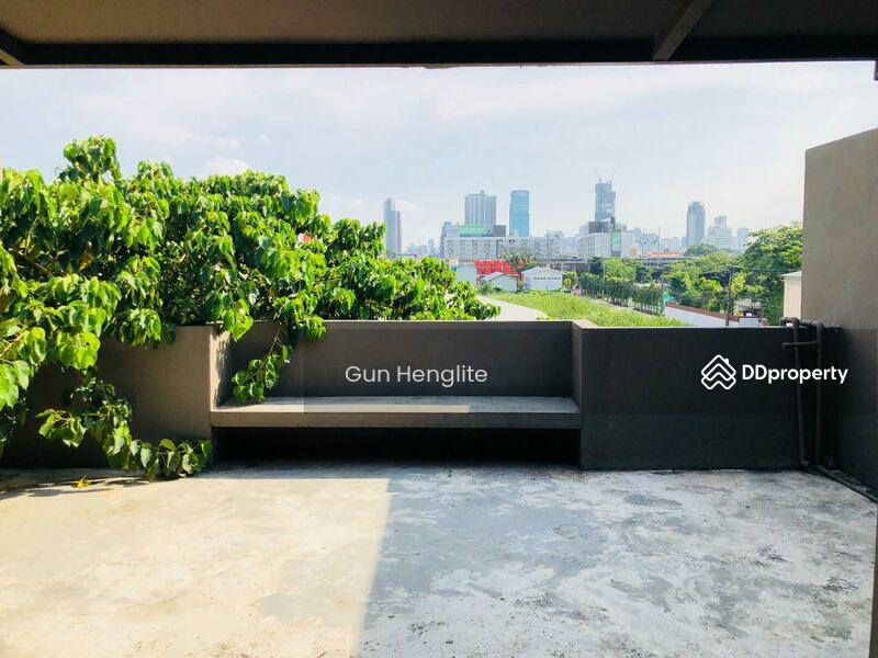 For Rent - 5-Bedroom Townhouse, Bangkok