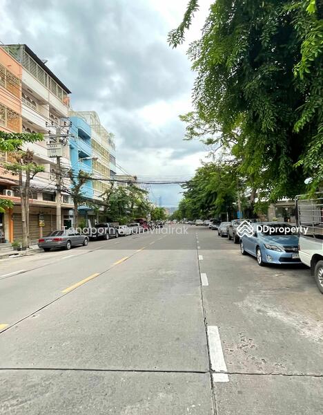 For Sale - 6-Bedroom Townhouse, Bangkok