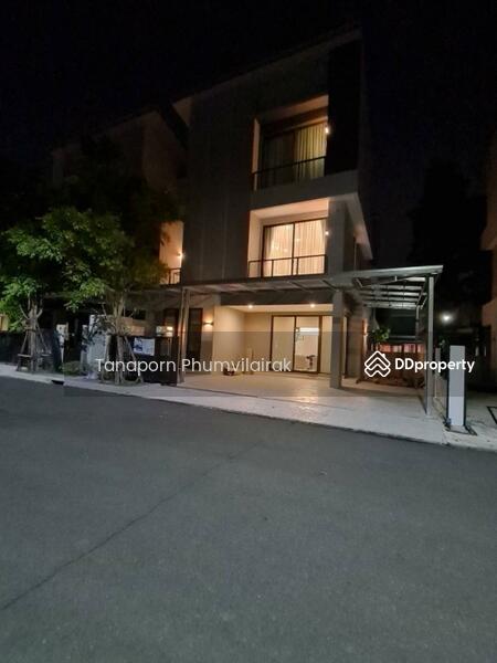 For Rent - 5-Bedroom Townhouse, Bangkok