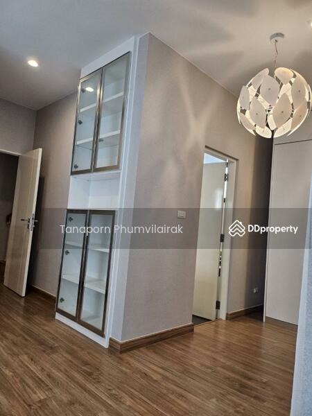 For Rent - 5-Bedroom Townhouse, Bangkok