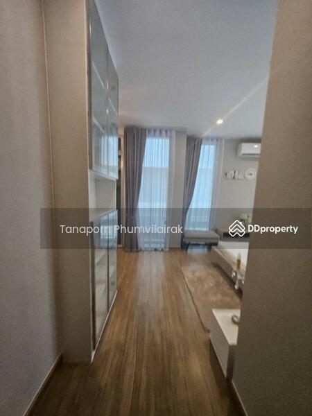 For Rent - 5-Bedroom Townhouse, Bangkok