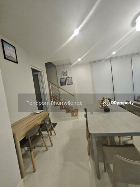 For Rent - 5-Bedroom Townhouse, Bangkok