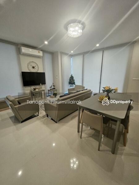 For Rent - 5-Bedroom Townhouse, Bangkok