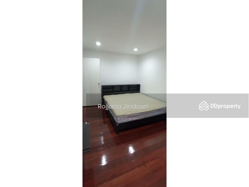 For Rent - 4-Bedroom Townhouse, Bangkok