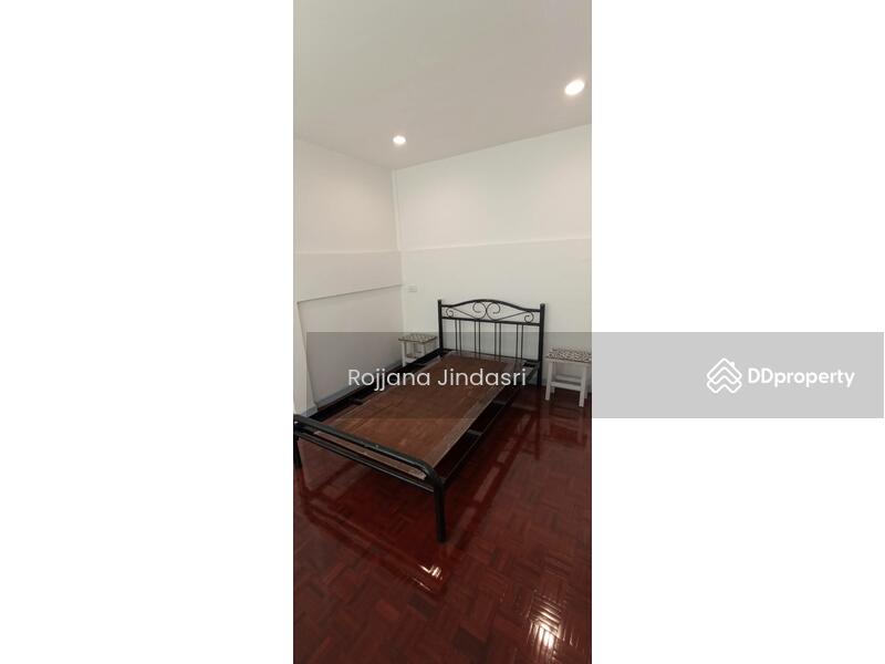 For Rent - 4-Bedroom Townhouse, Bangkok