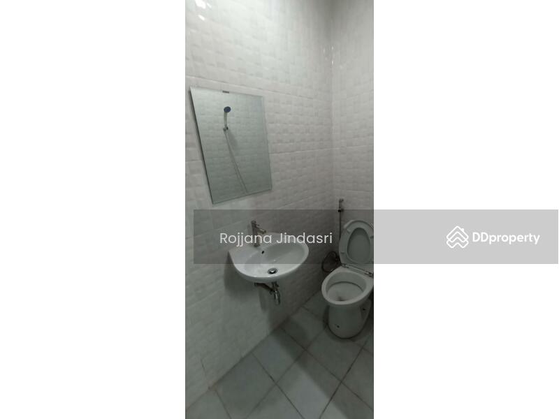 For Rent - 4-Bedroom Townhouse, Bangkok