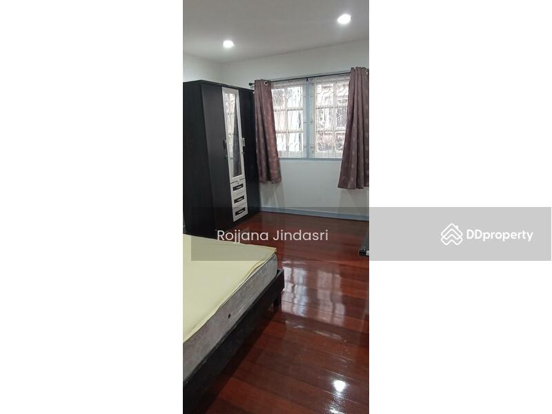 For Rent - 4-Bedroom Townhouse, Bangkok