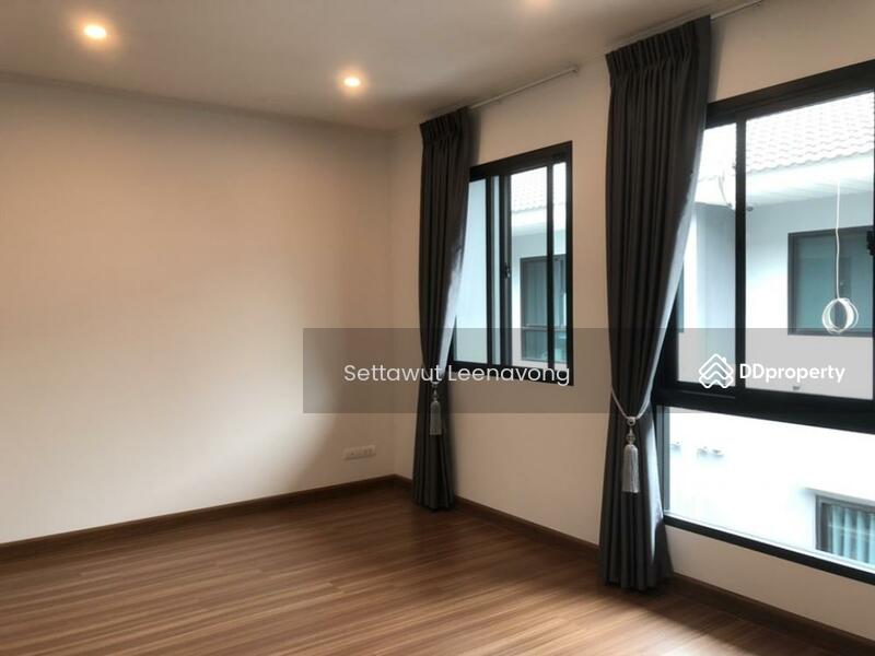 For Rent - 3-Bedroom Townhouse, Bangkok