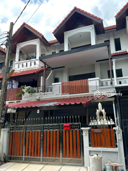 For Rent - 4-Bedroom Townhouse, Bangkok