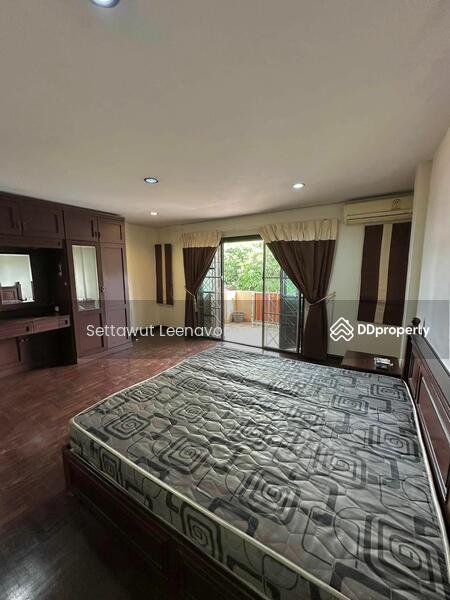For Rent - 4-Bedroom Townhouse, Bangkok